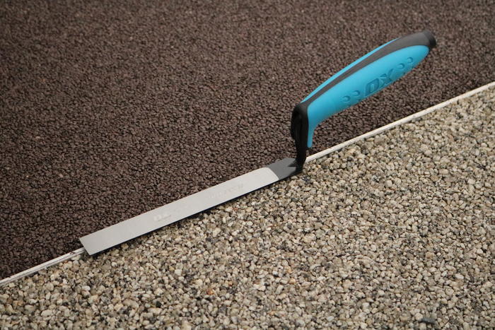 19mm Ox Pro Tuck Trowel for Resin Bound installations featuring a blue handle