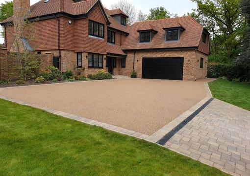 Resin bound driveway laid with pink and brown DALTEX aggregates