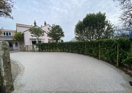 Silver Resin Driveway With Dark Border