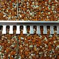 a metal flexible beading for support in resin bound installations