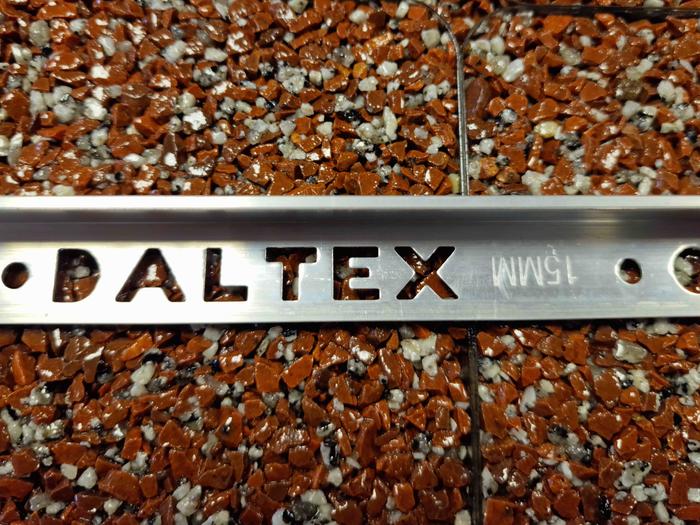 15mm Straight Beading for Resin Bound installations with Daltex logo within the metal 