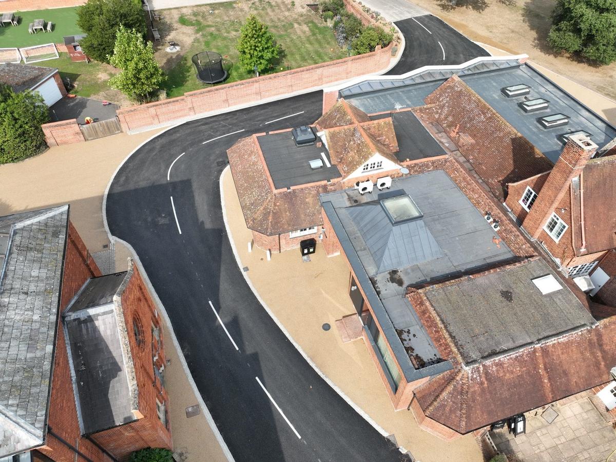 Road and area within Radley College campus where paths and walking spaces are laid with DALTEX dune resin bound blend