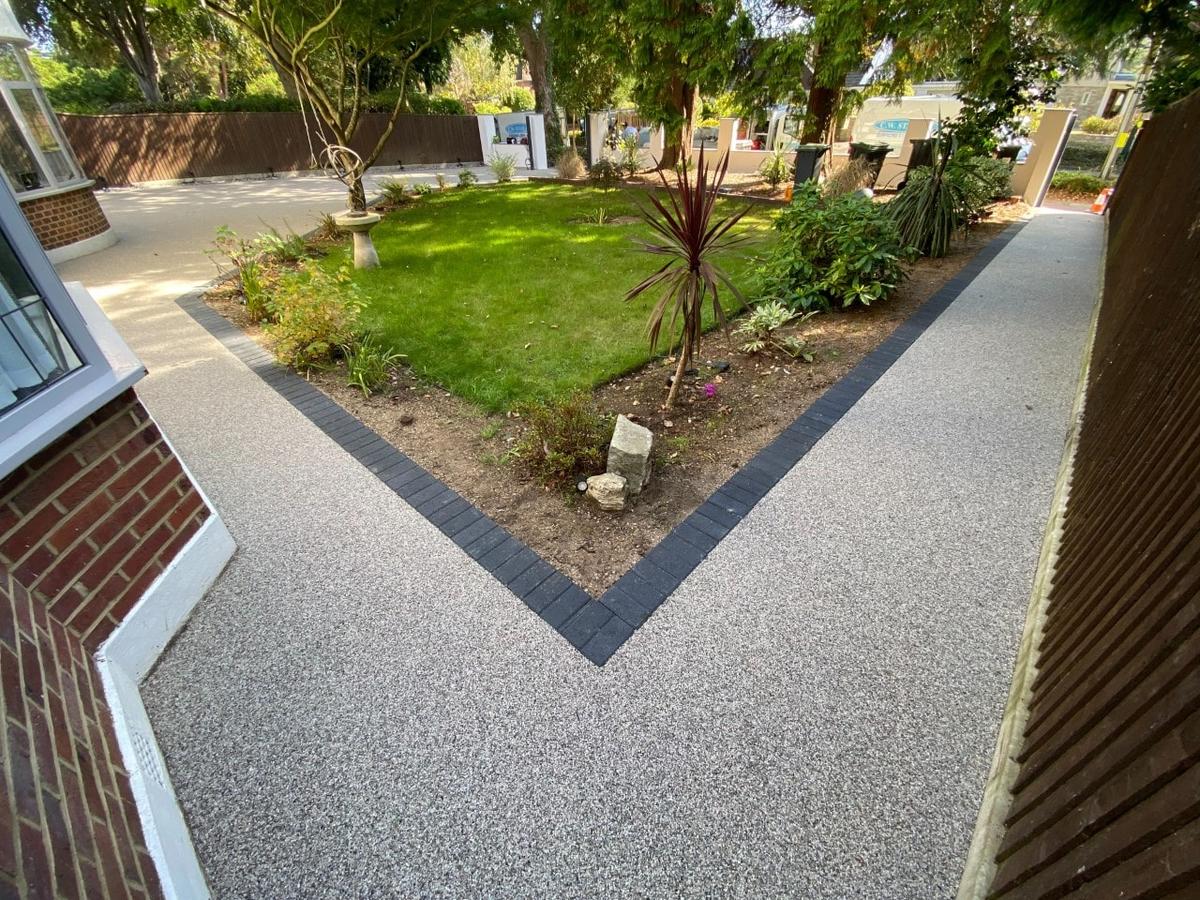 Resin bound driveway and path laid with DALTEX