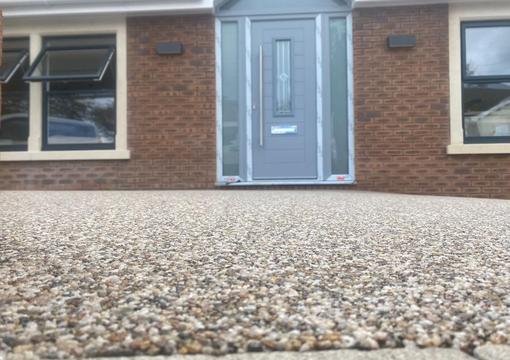 DALTEX Resin Bound Driveway Complements Gorgeous Property
